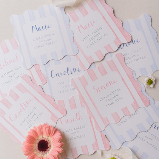 Wavy shaped place cards with stripes in colours blue and pink